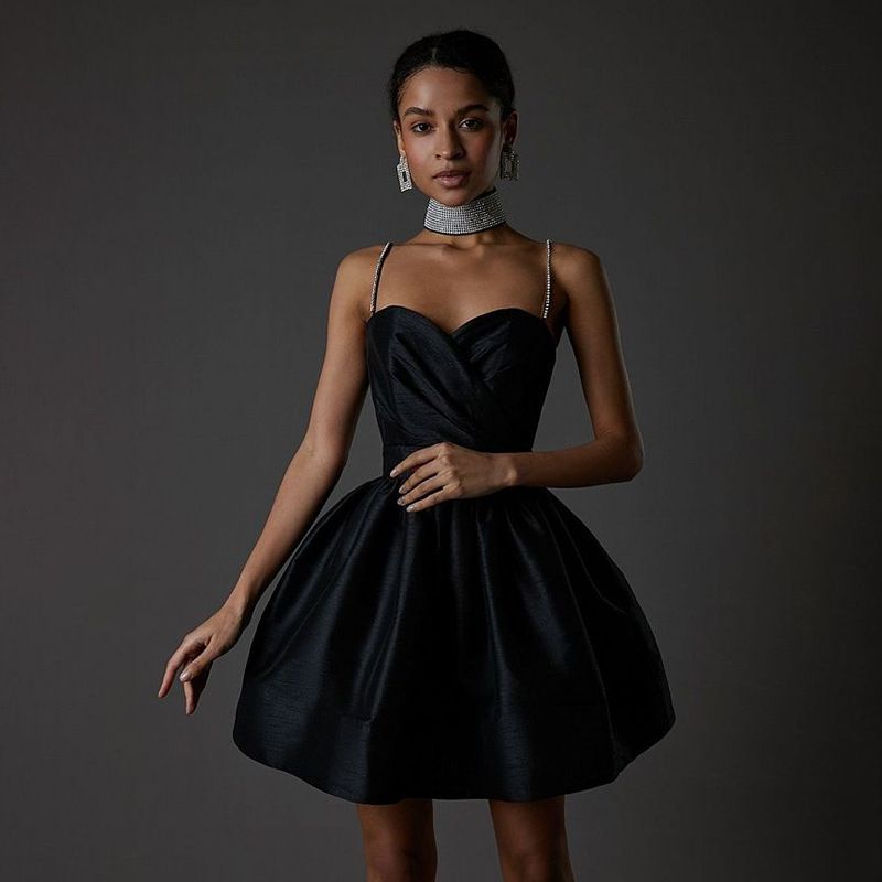 Дамска рокля Noir Muse SS25-https://detail.1688.com/offer/671900995754.html?spm=a26352.b28411319.offerlist.15.5e3c1e62T0Cm88-Thedresscode