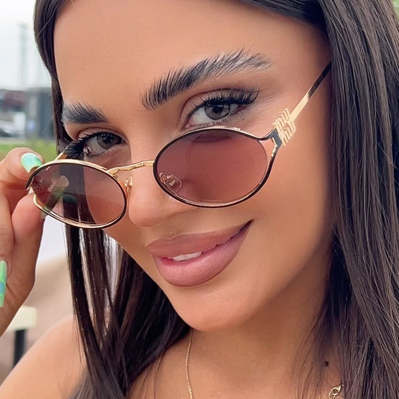 Дамски слънчеви очила IUM SS25-https://detail.1688.com/offer/826372131851.html?_t=1745833341593&spm=a2615.7691456.co_0_0_wangpu_score_0_0_0_0_0_0_0000_0.0-Thedresscode