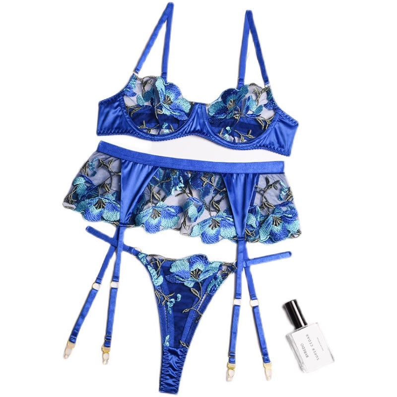 Дамски комплект Blue Flowers SS25-Дамски комплект от три части Blue Flowers SS24'-Thedresscode