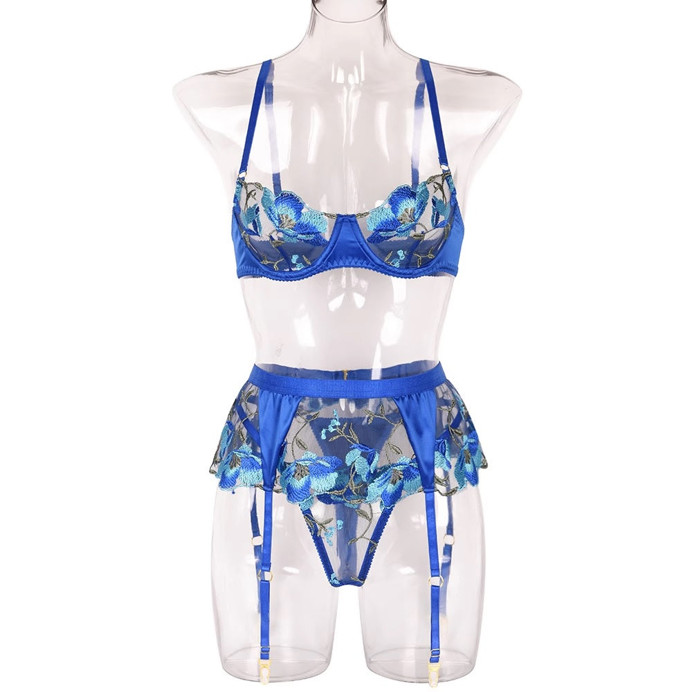 Дамски комплект Blue Flowers SS25-Дамски комплект от три части Blue Flowers SS24'-Thedresscode