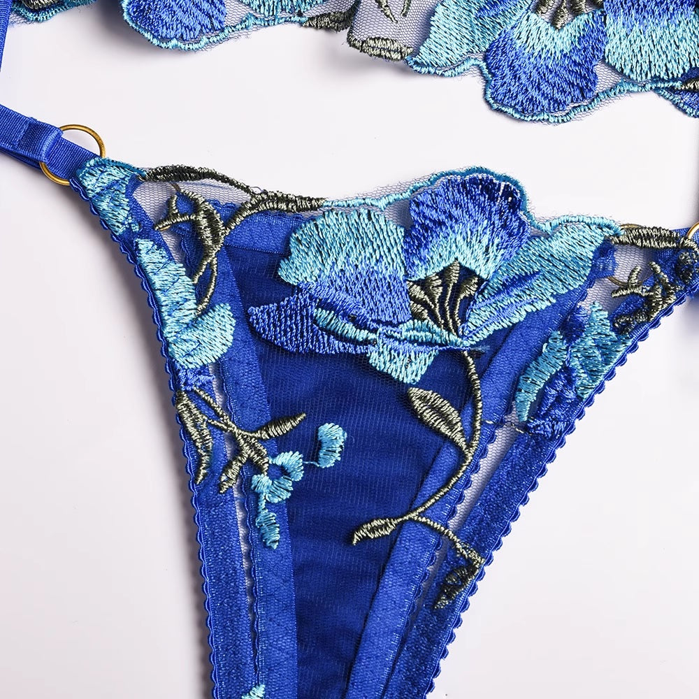 Дамски комплект Blue Flowers SS25-Дамски комплект от три части Blue Flowers SS24'-Thedresscode