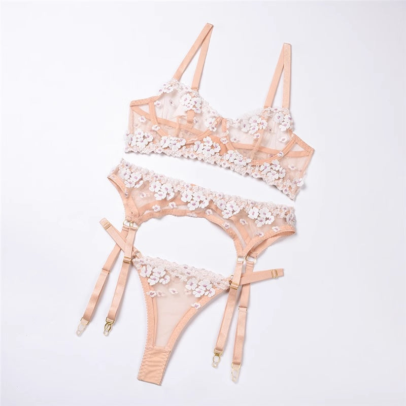 Дамски комплект бельо White Embroidered Flowers SS25-Дамски комплект бельо от 3 части White Embroidered Flowers 24'-Thedresscode