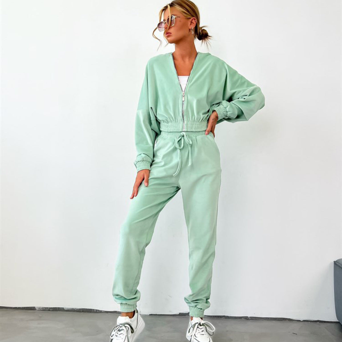 Дамски плюшен комплект Karina SS25-https://detail.1688.com/offer/710536411734.html?kj_agent_plugin=aibuy-Thedresscode
