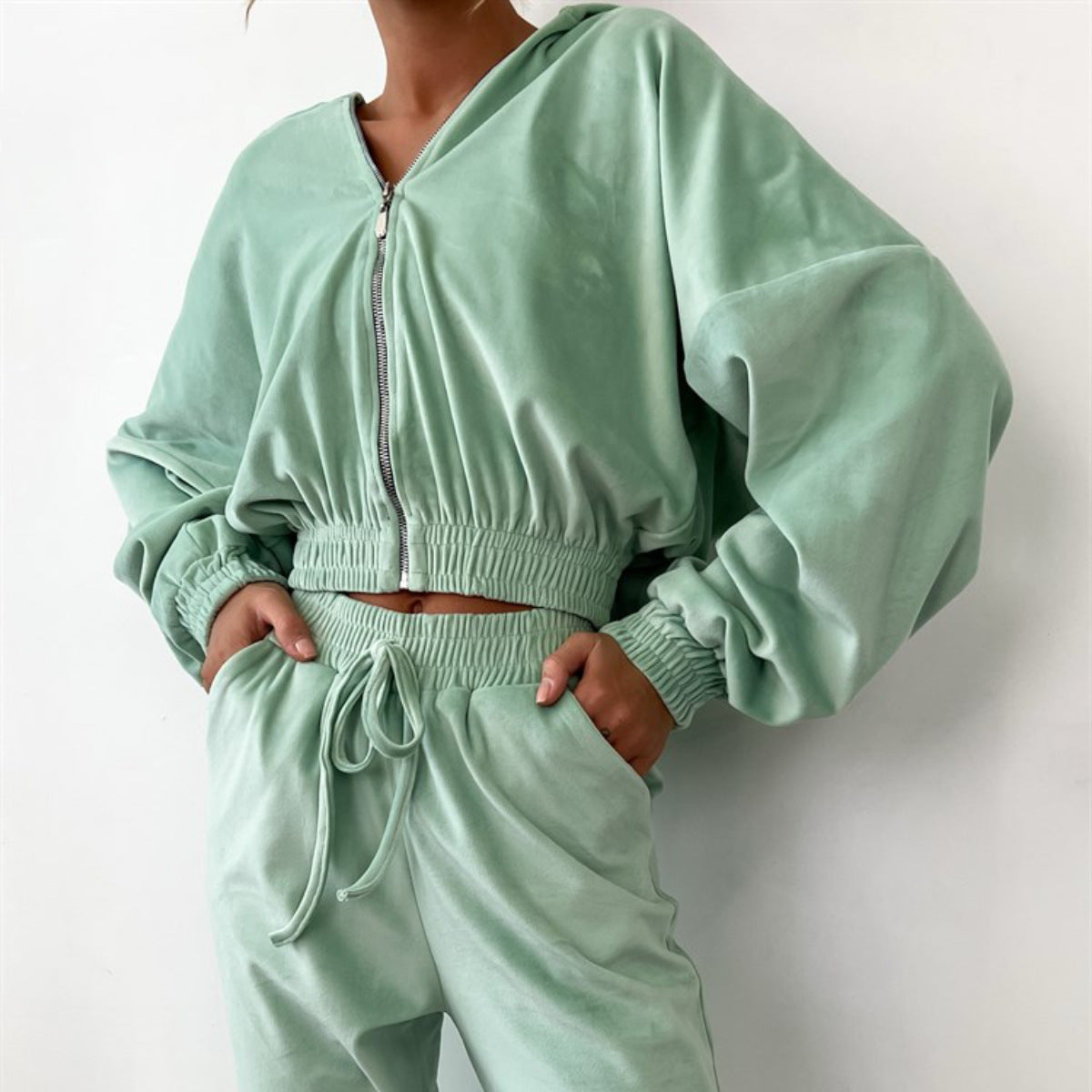 Дамски плюшен комплект Karina SS25-https://detail.1688.com/offer/710536411734.html?kj_agent_plugin=aibuy-Thedresscode