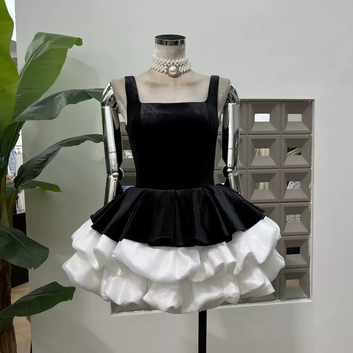 Дамска рокля Black Swan SS26